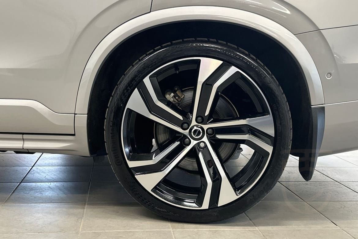 Volvo XC90 Recharge T8 Ultimate Dark Edition.