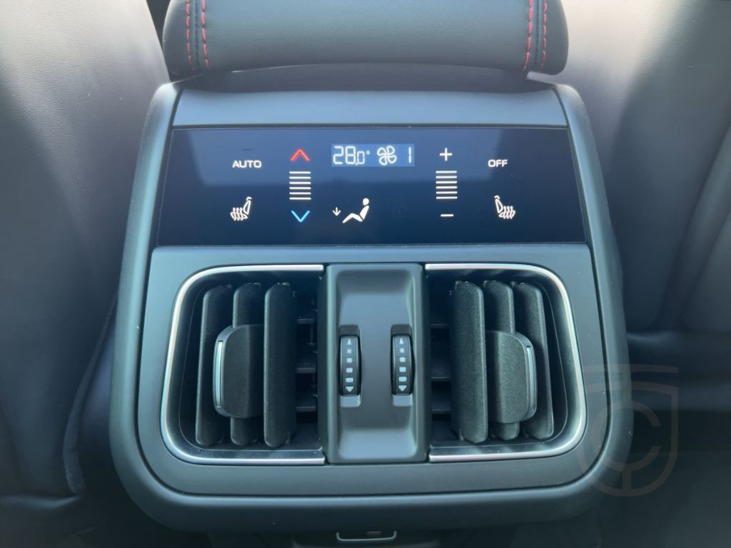 Maserati Grecale Trofeo V6 530HP AWD MY24 -Carbon -Klima