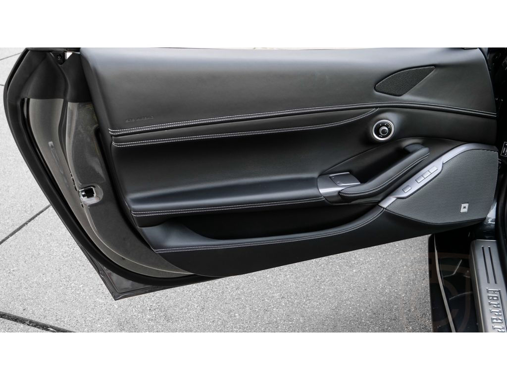 Ferrari Portofino M *Carbon+LED*MagneRide*360°-Kamera*JB