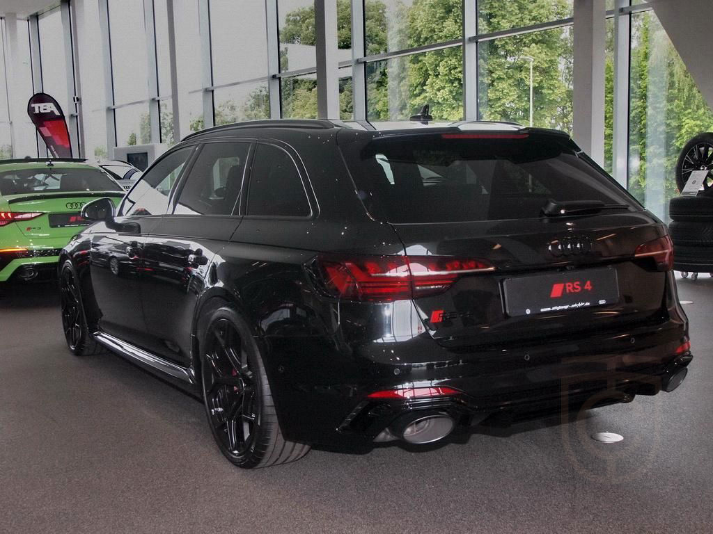 Audi RS4 Competition 331(450) kW(PS) tiptronic Alu-20