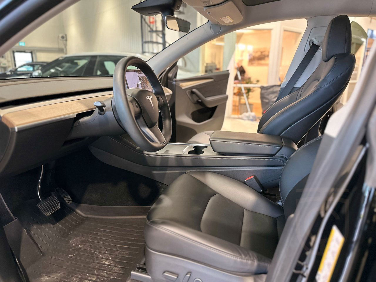 Tesla Model Y Long Range AWD,