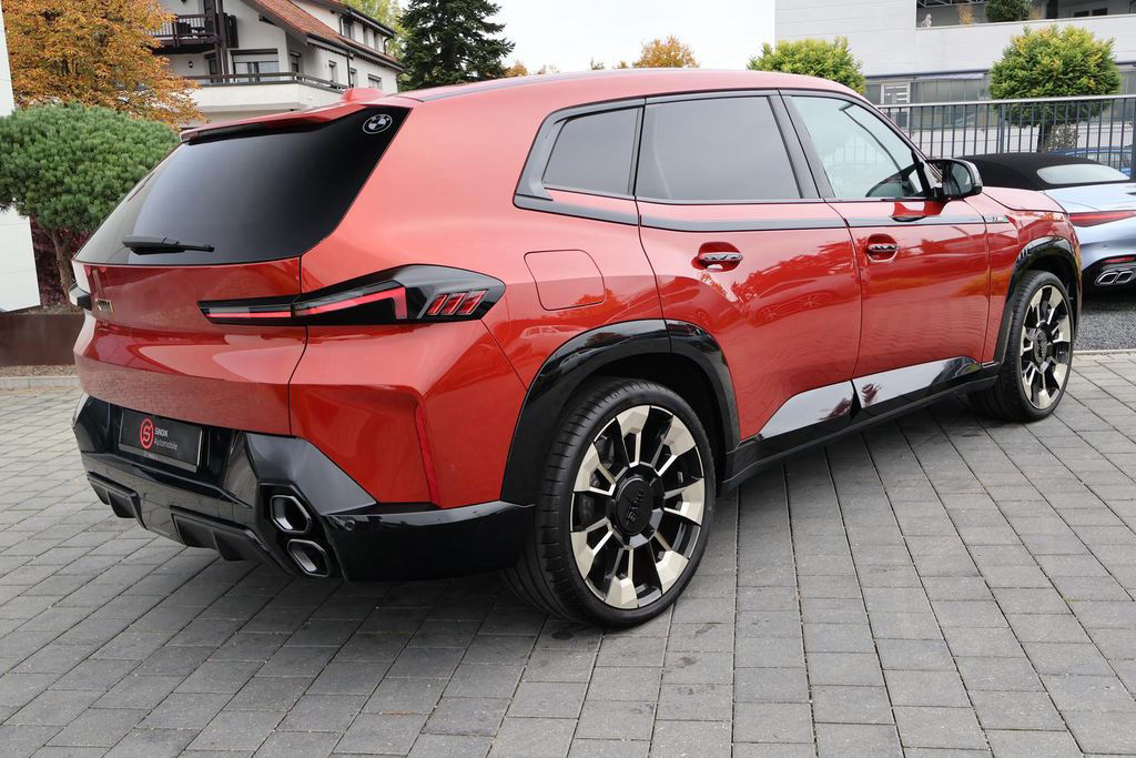 BMW XM "INDIVIDUAL" B&W-AHK-Massage-DriversP.-Iconic