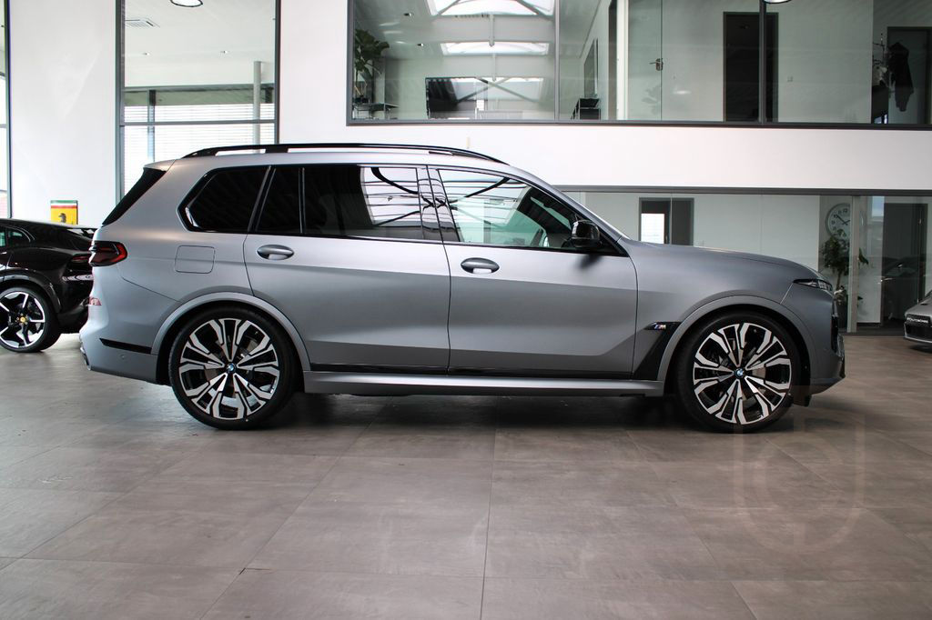 BMW X7 M60i M SPORT PAKET PRO/SKY-LOUNGE/FROZEN GREY