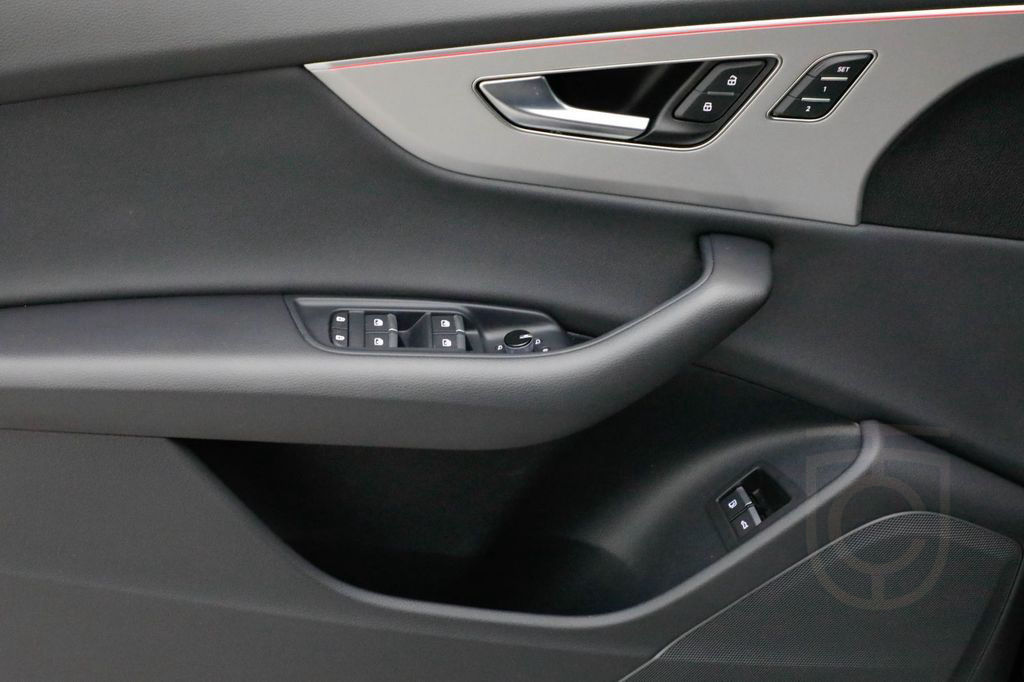 Audi Q8 55 TFSIe quattro AHK Matrix HUD 360° Luft ACC