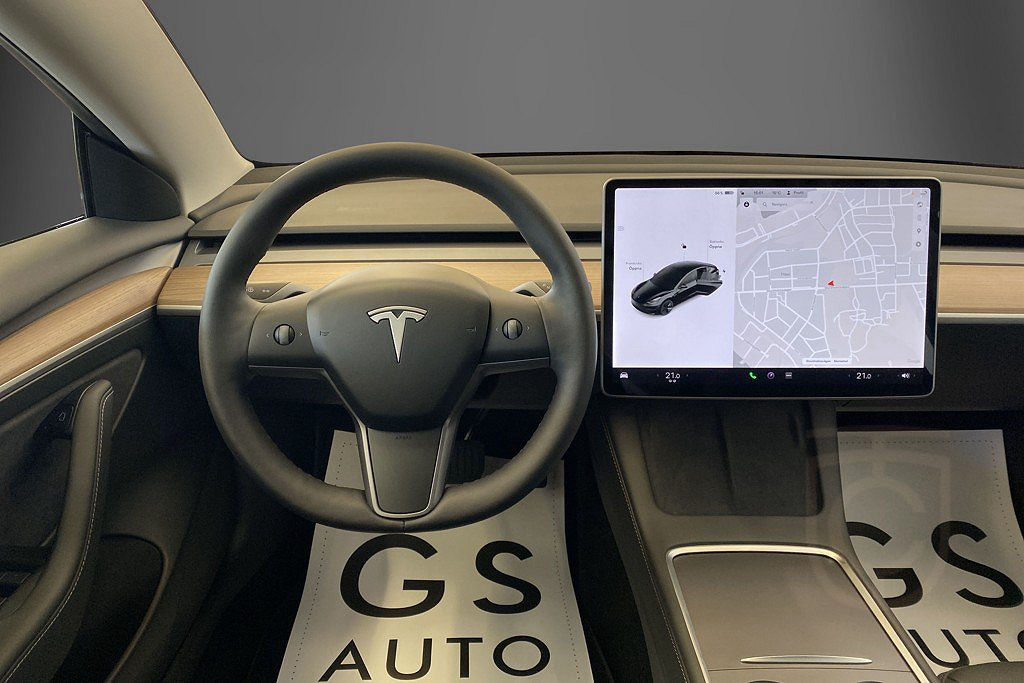 Tesla Model 3 Standard Range+ Refresh Autopilot Panorama
