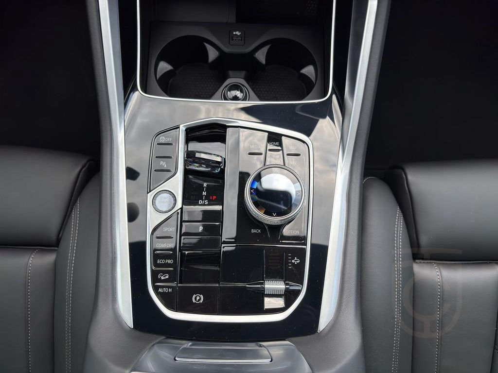 BMW X6 xDrive40d | M-SPORT | AHK | Harman | PANO |