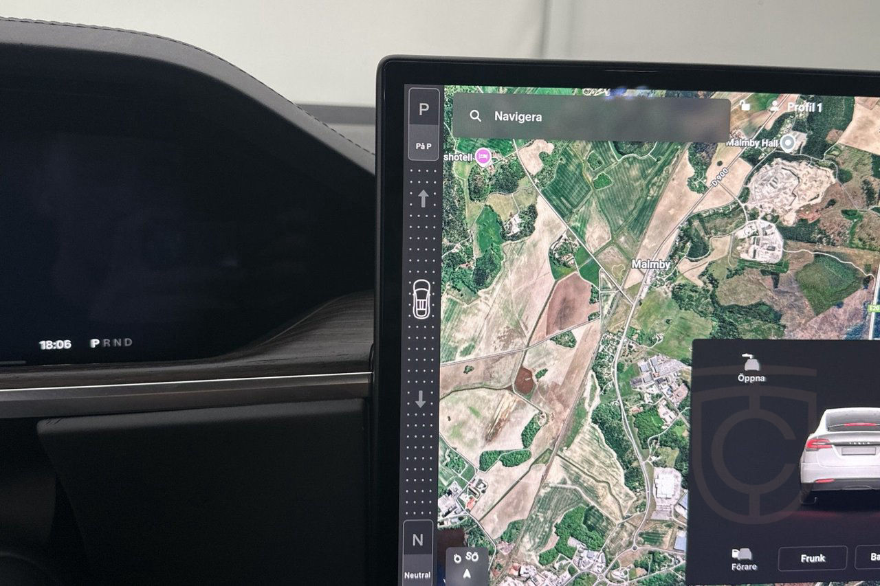 Tesla Model X Autopilot