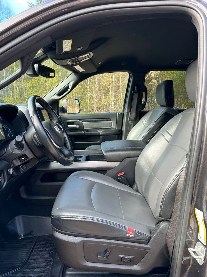 Dodge RAM 3500 CREWCAB - 6.4L HEMI V8 -