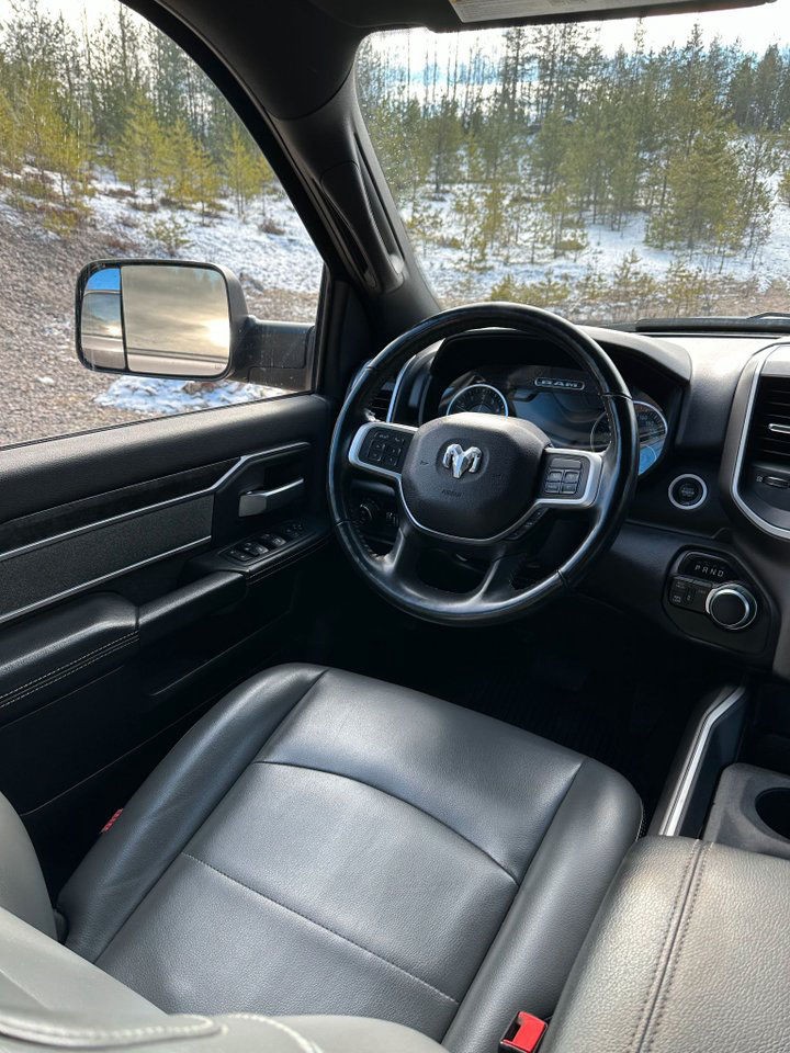 Dodge RAM 3500 CREWCAB - 6.4L HEMI V8 -