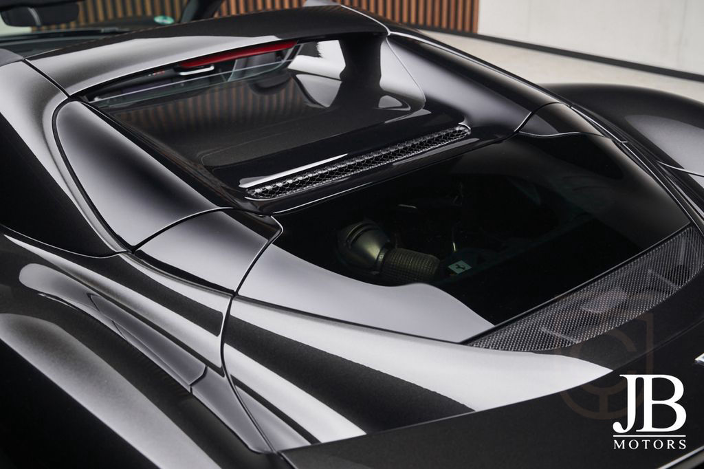 Ferrari 296 GTS Nero Daytona LIFT JBL CARBON SURROUND