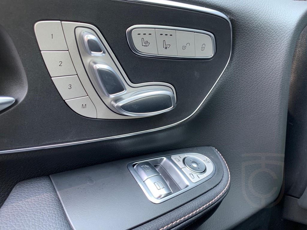 Mercedes-Benz EQV 300 Extralang SpurW KlimaA Navi Burmester