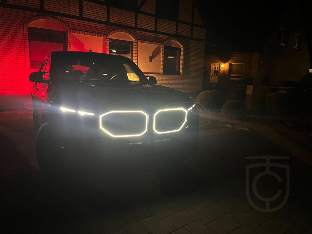 BMW XM Baureihe XM 50 e 23 Zoll Shadowl Sportabgas