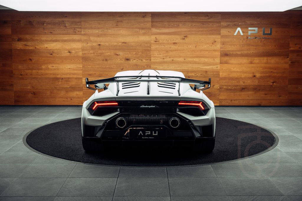 Lamborghini Huracán STO