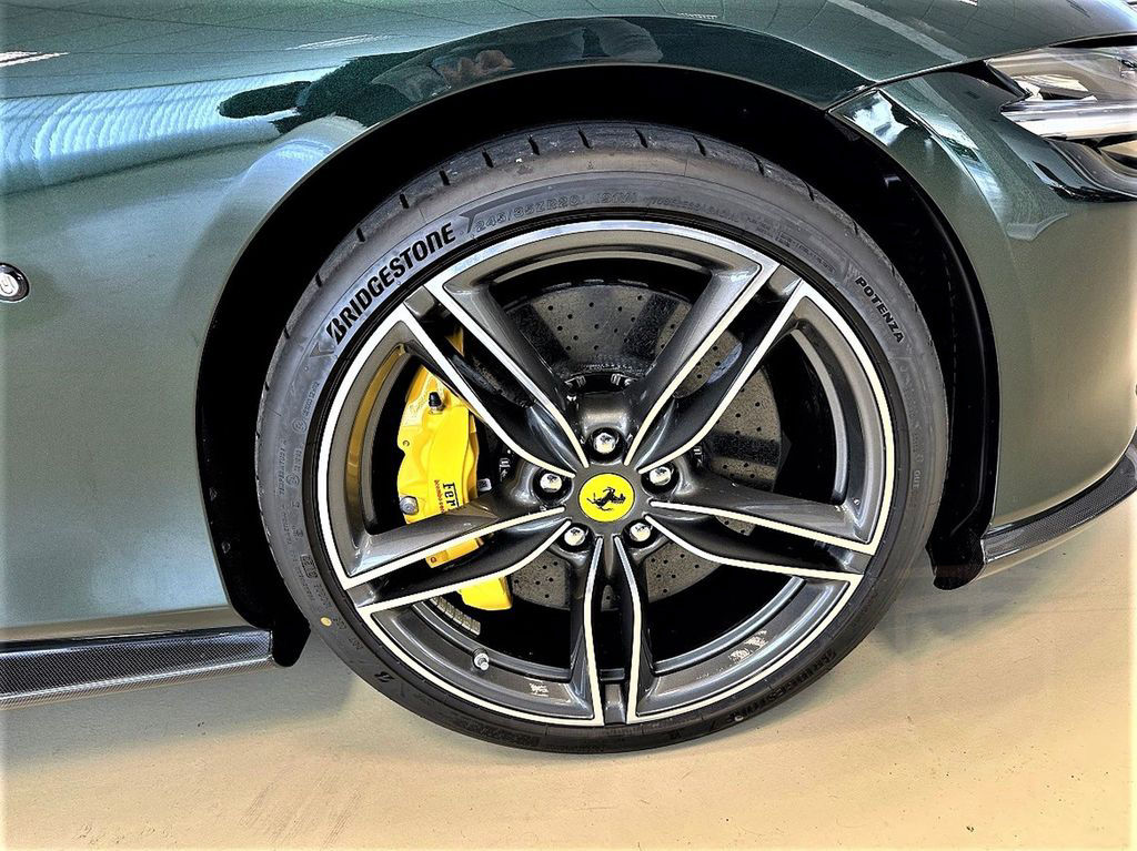 Ferrari Roma Spider Green/Beige Carbon 360° JBL