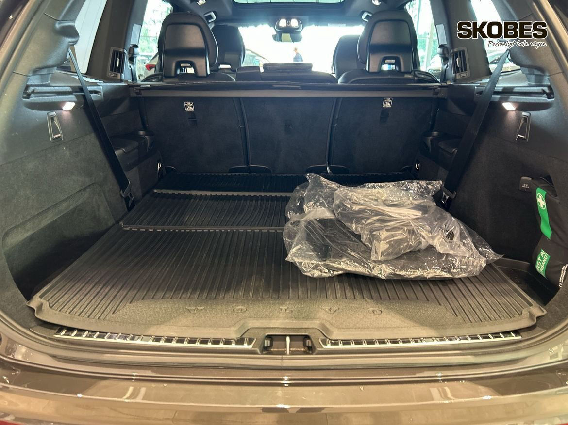 Volvo XC90 7-seater T8 Ultra Dark Edition