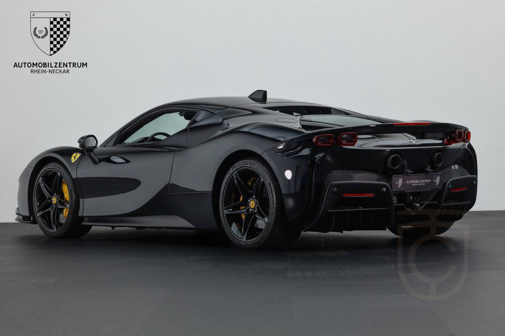 Ferrari SF90 Stradale RacingSeats/Carbon-LED/Liftsystem