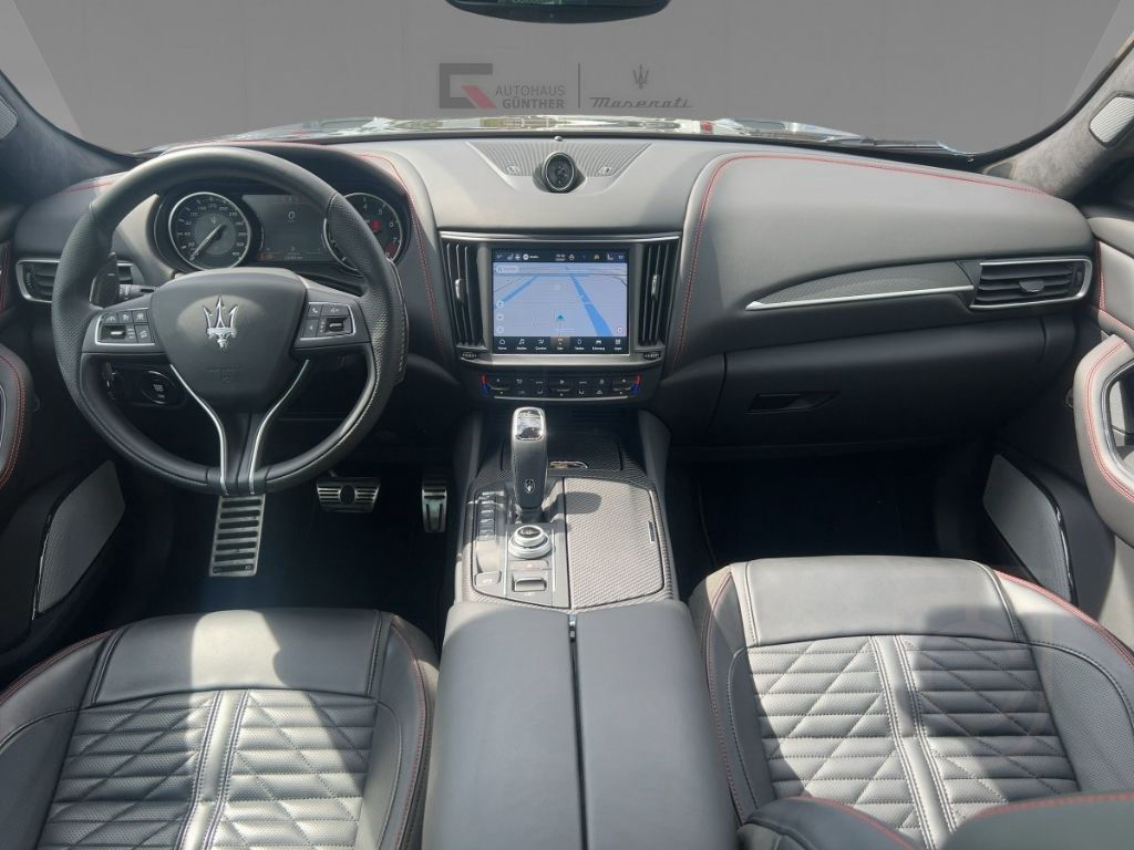 Maserati Levante TROFEO MY23 V8 580PS AWD Nero&Nero