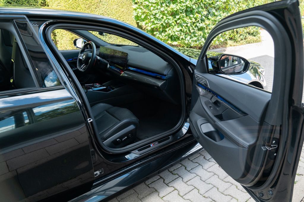 BMW M5 Limousine/ DRIVING PROF. / COMFORT PAKET/ B&W