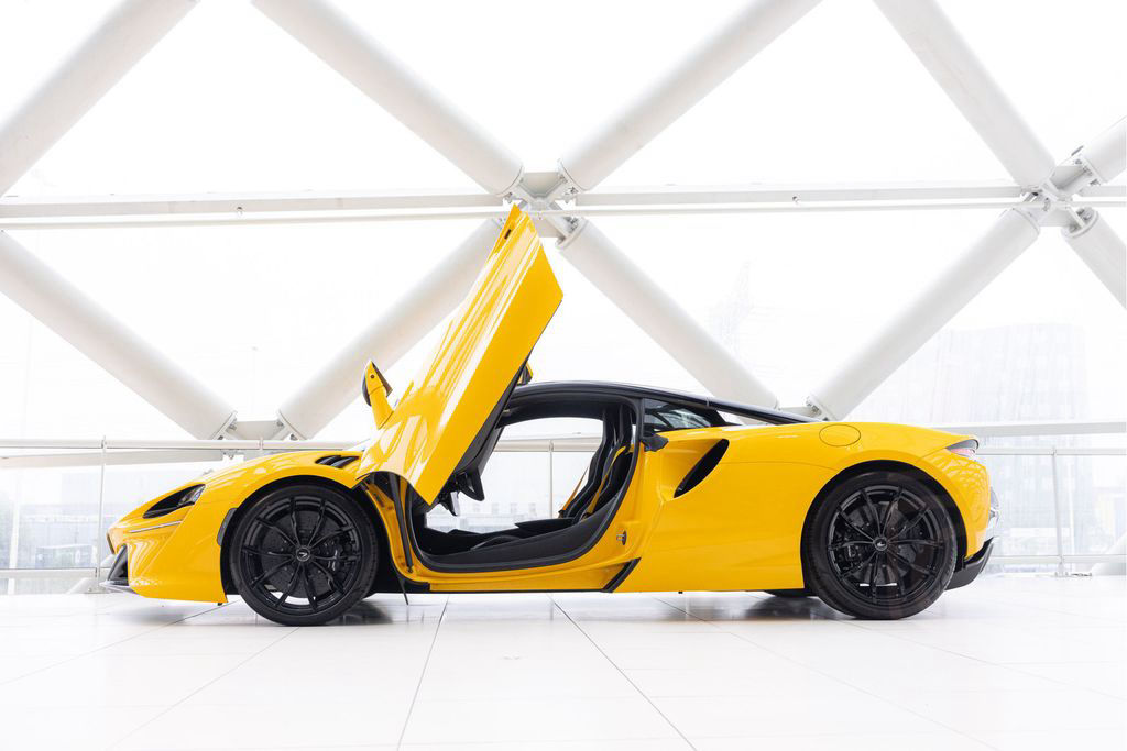 McLaren Artura 3.0 V6 Plug-in | 680pk | Volcano Yellow |