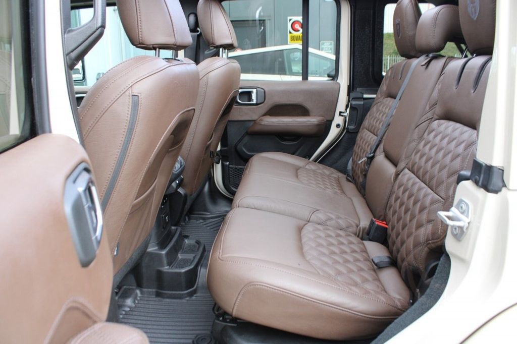 Jeep Wrangler BRUTE 4XE 380 PK SAHARA / Sky One Touch