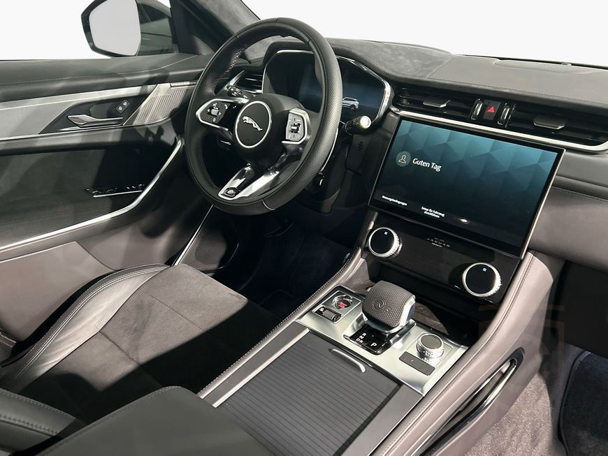 Jaguar F-Pace P550 AWD SVR