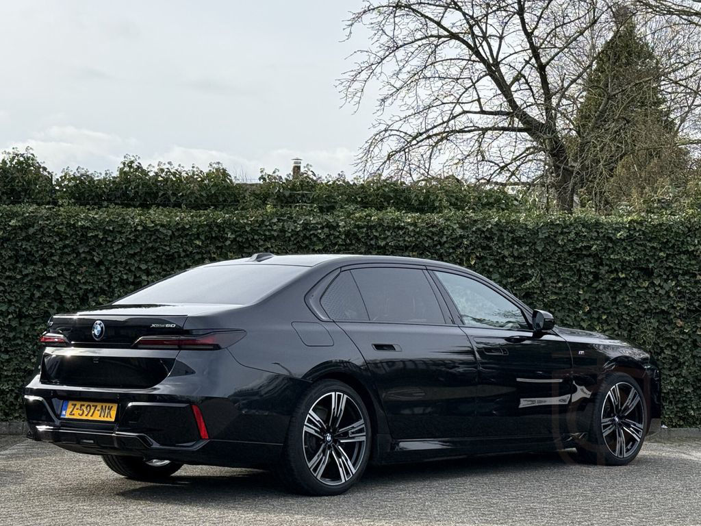BMW i7 xDrive60 | M-Sport Pro | Panorama Sky Lounge