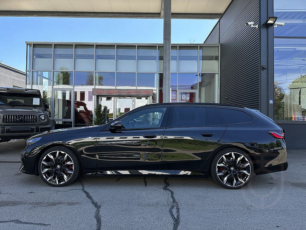 BMW 540d Touring xDrive M-Paket Aut. / AHK / Bowe...