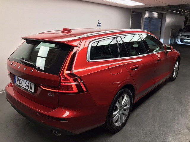 Volvo V60 D4 Momentum Advanced Edition