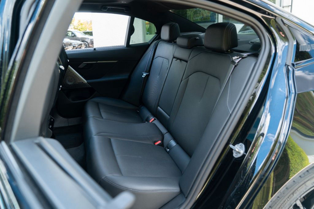 BMW M5 Limousine/ DRIVING PROF. / COMFORT PAKET/ B&W