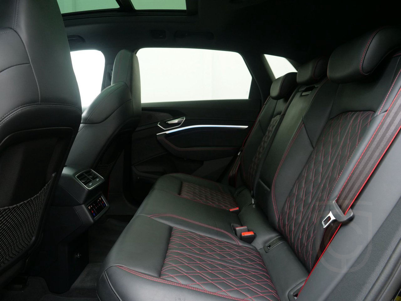 Audi Q8 55 e-tron Quattro S Line Pano