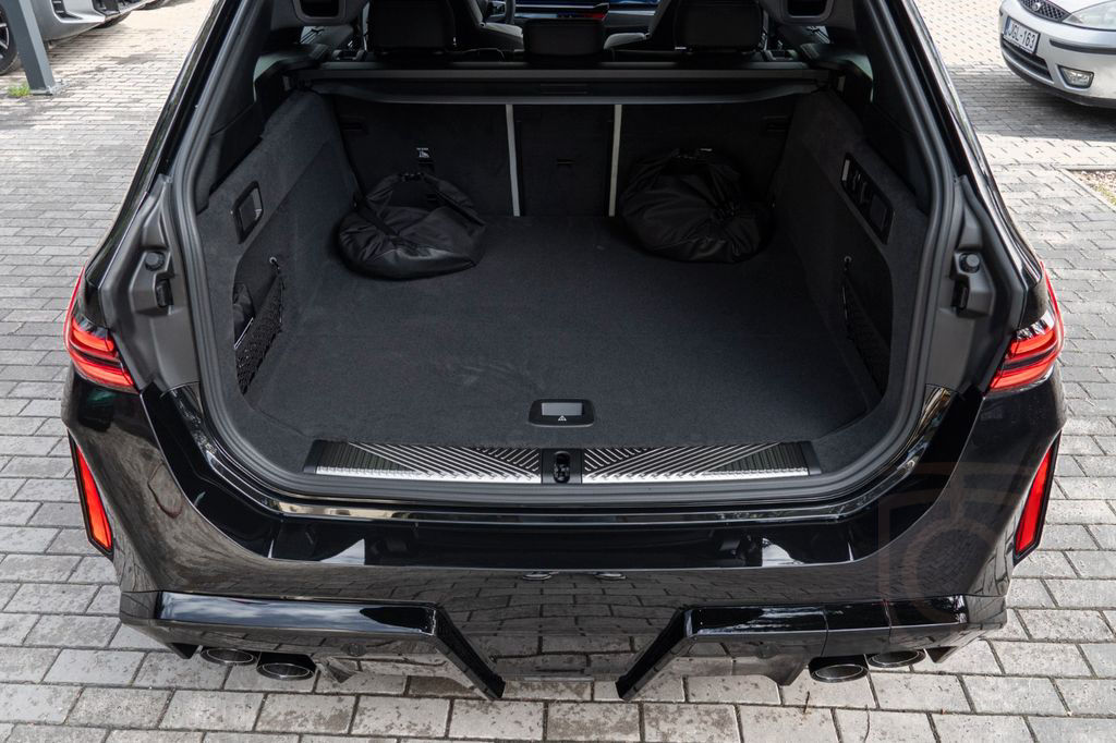 BMW M5 TOURING.DR.ASS.LED.PANORAMA.B&W.360°.AHK.