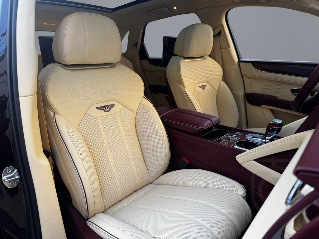 Bentley Bentayga AZURE V8 - MY25 - BENTLEY BERLIN -