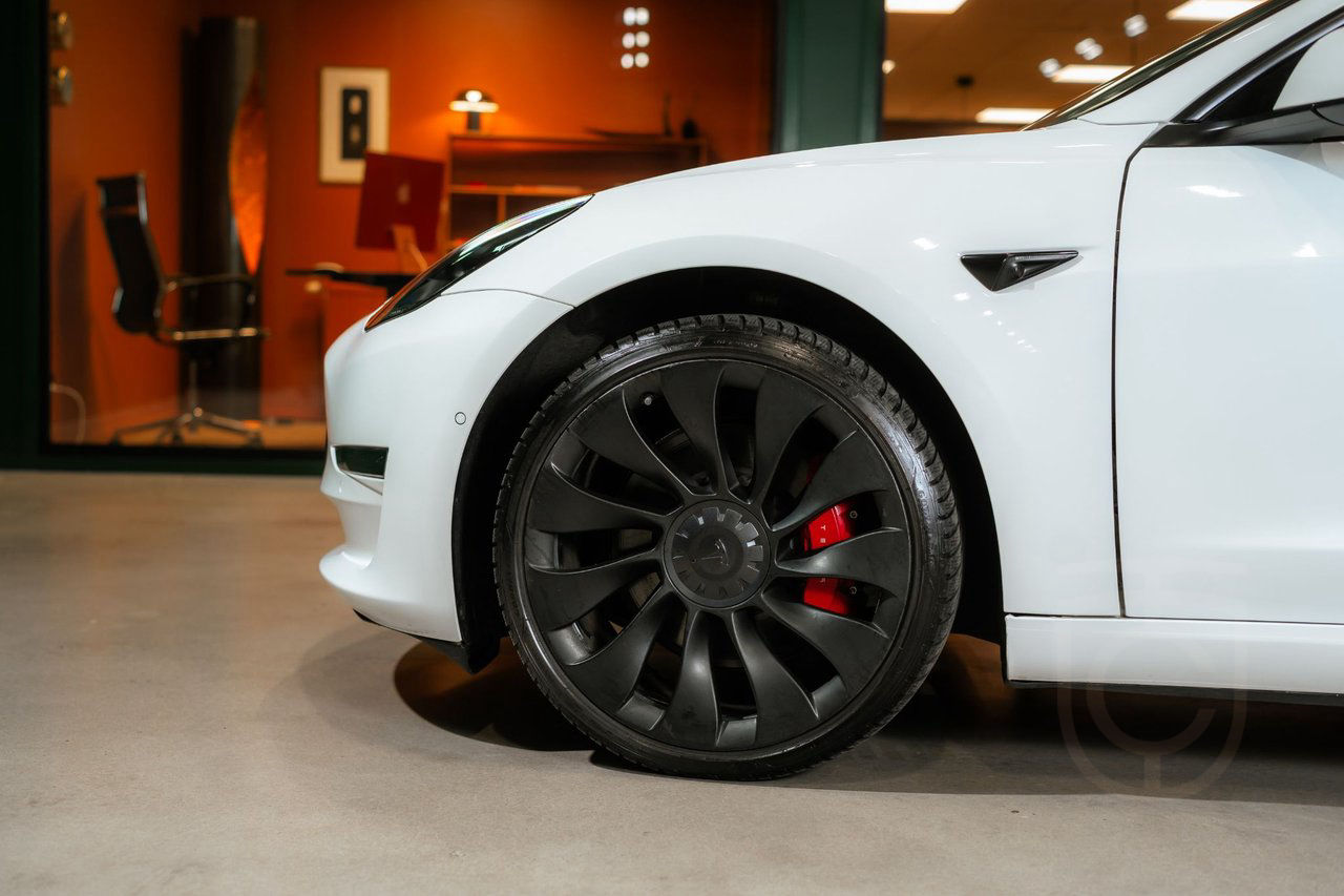 Tesla Model 3 Performance