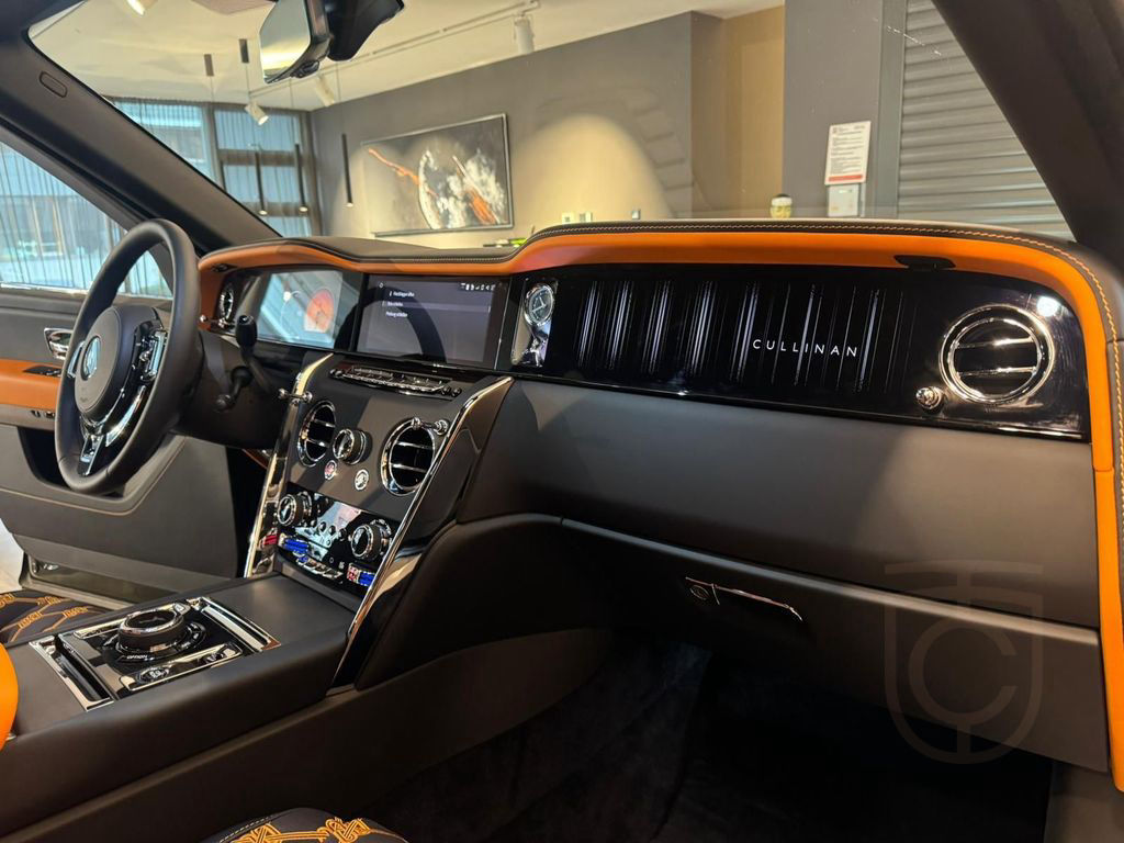 Rolls-Royce Cullinan II /STARLIGHT/23"/BESPOKE/BLACKCHROME