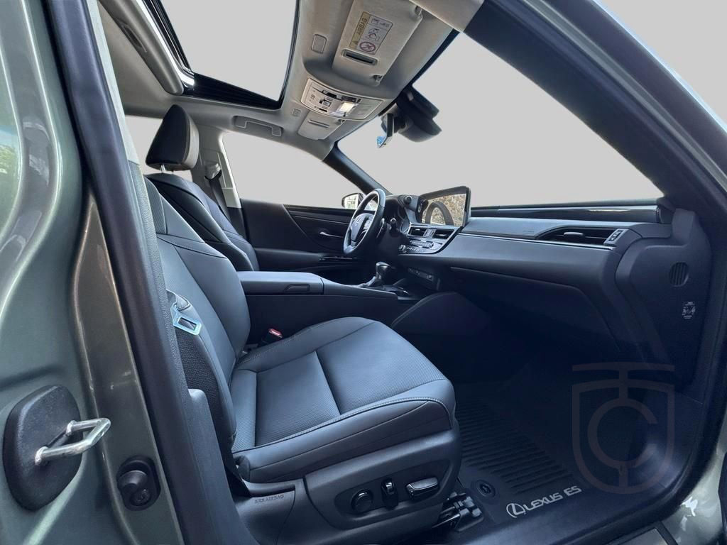 Lexus ES 300h 2.5 E-CVT Limited Edition