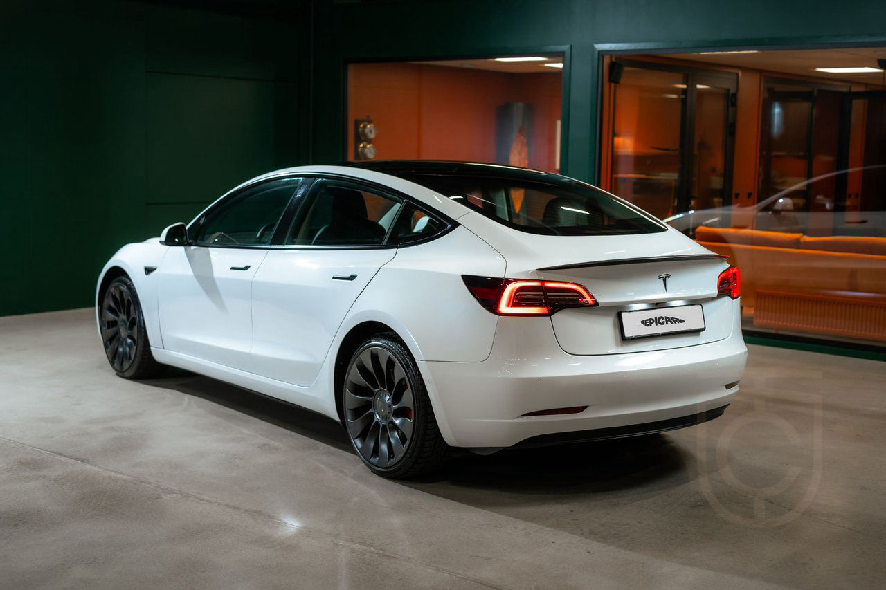 Tesla Model 3 Performance