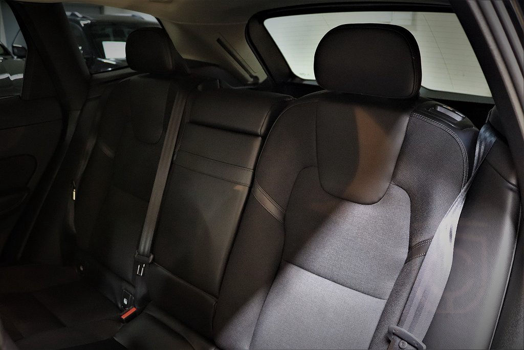 Volvo XC60 T5 AWD GEARTRONIC MOMENTUM EURO6 250HK GPS SVENSK