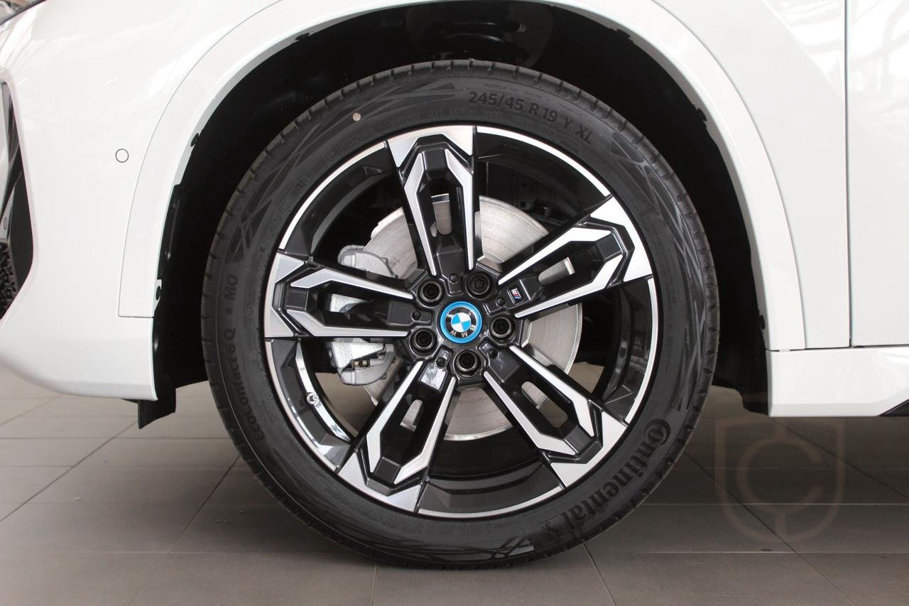 BMW iX1 xDrive30 M Sport Komfort Acess HiFi