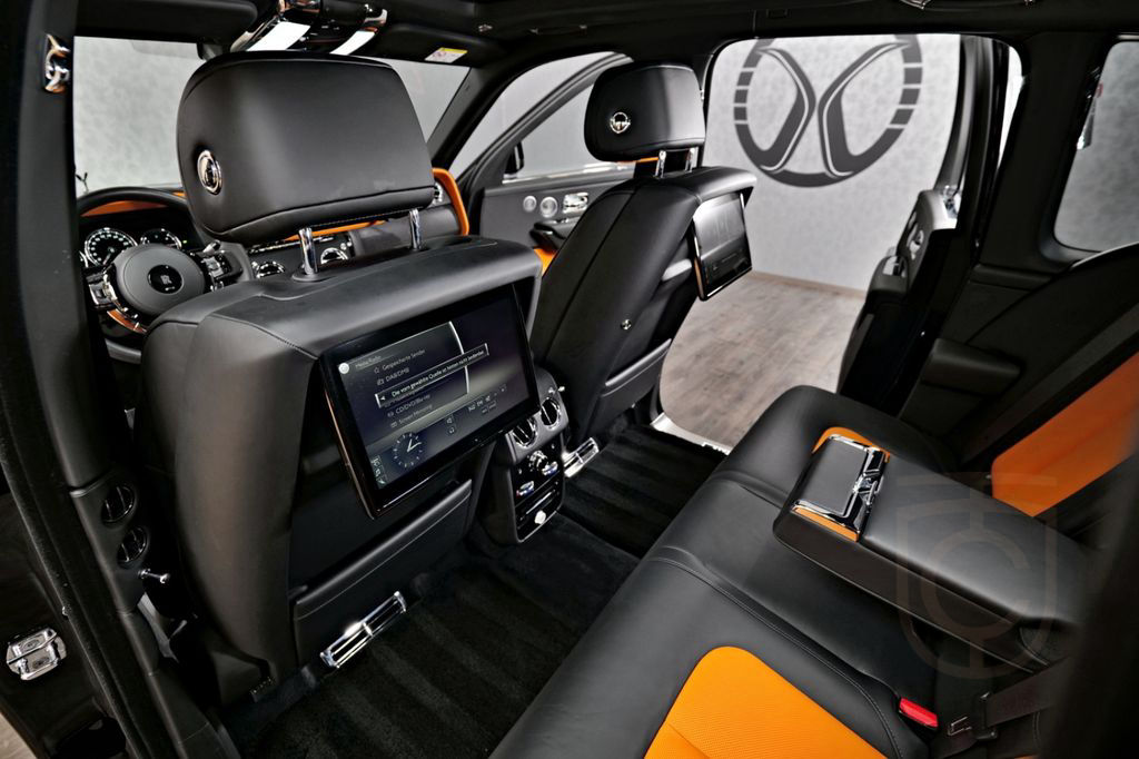 Rolls-Royce Cullinan Black Badge / PANO / MASSAGE / AUDIO