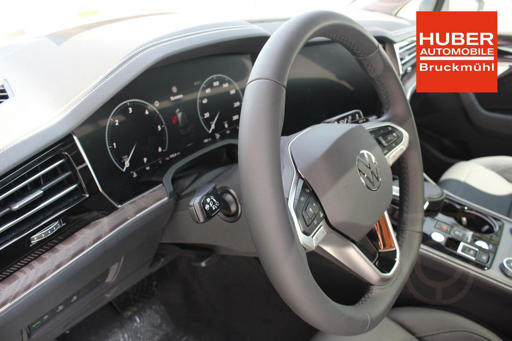 Volkswagen Touareg 3.0 V6 TDI ELEGANCE ALLRAD/AHK/MATRIX...