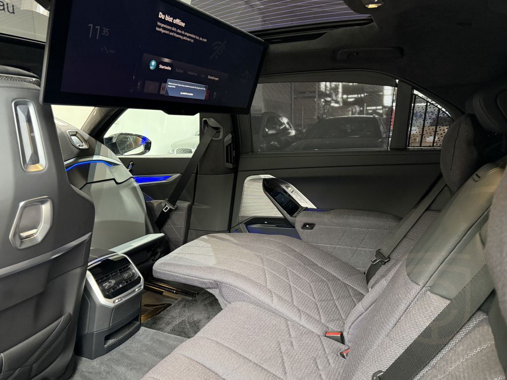 BMW M760e xDrive Lounge Seating Sky Lounge M Perform