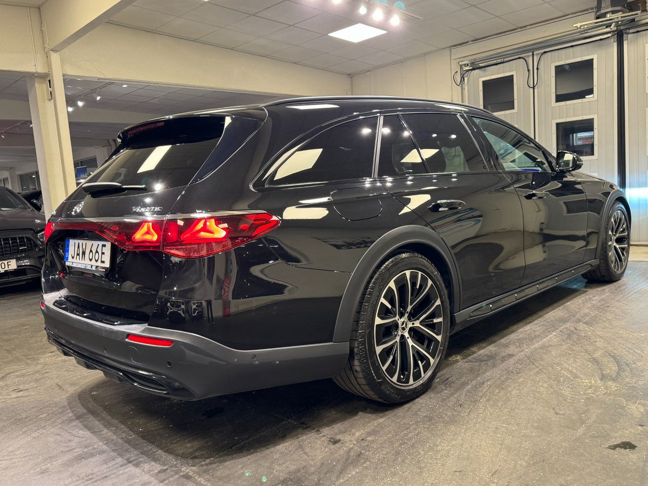 Mercedes-Benz E 300 de 4MATIC All-Terrain Driver assist