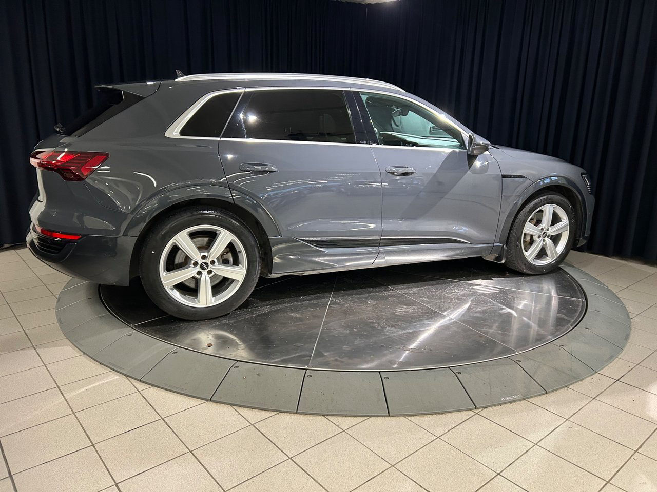 Audi Q8 50 e-tron quattro