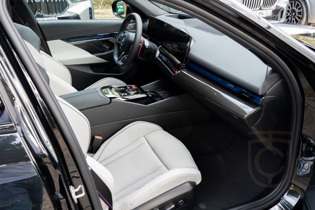BMW M5 TOURING.DR.ASS.LED.PANORAMA.B&W.360°.AHK.