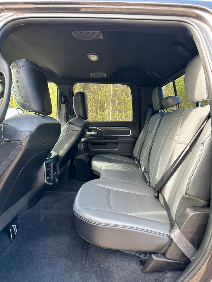 Dodge RAM 3500 CREWCAB - 6.4L HEMI V8 -
