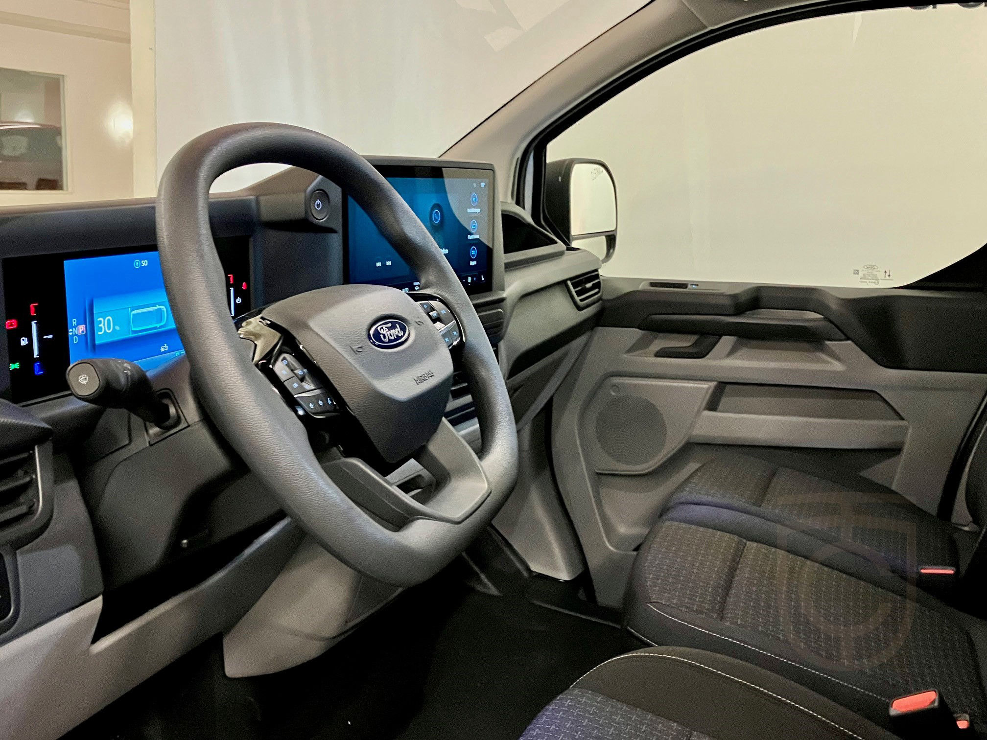 Ford E-Transit Custom 320