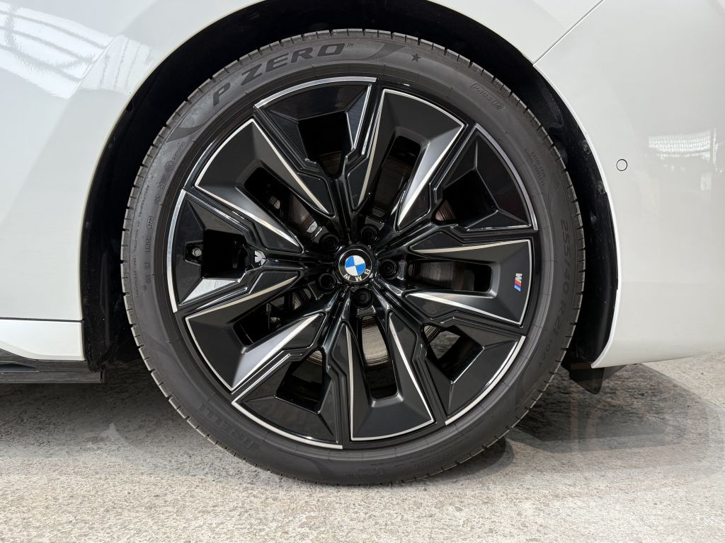 BMW M760e xDrive Lounge Seating Sky Lounge M Perform