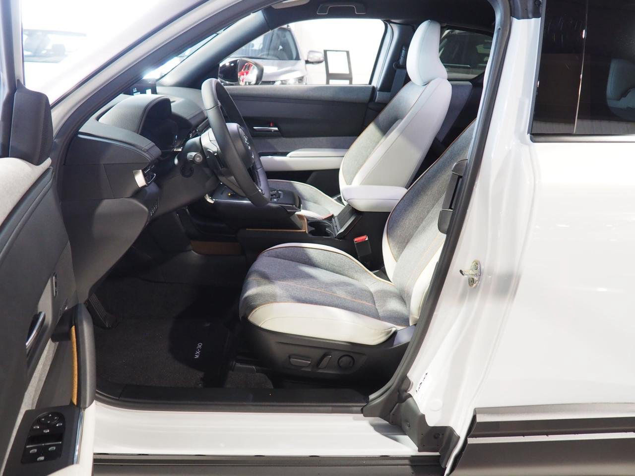 Mazda MX-30 First Edition e-SKYACTIV KAMPANJUTGÅVA 1.99% Rän