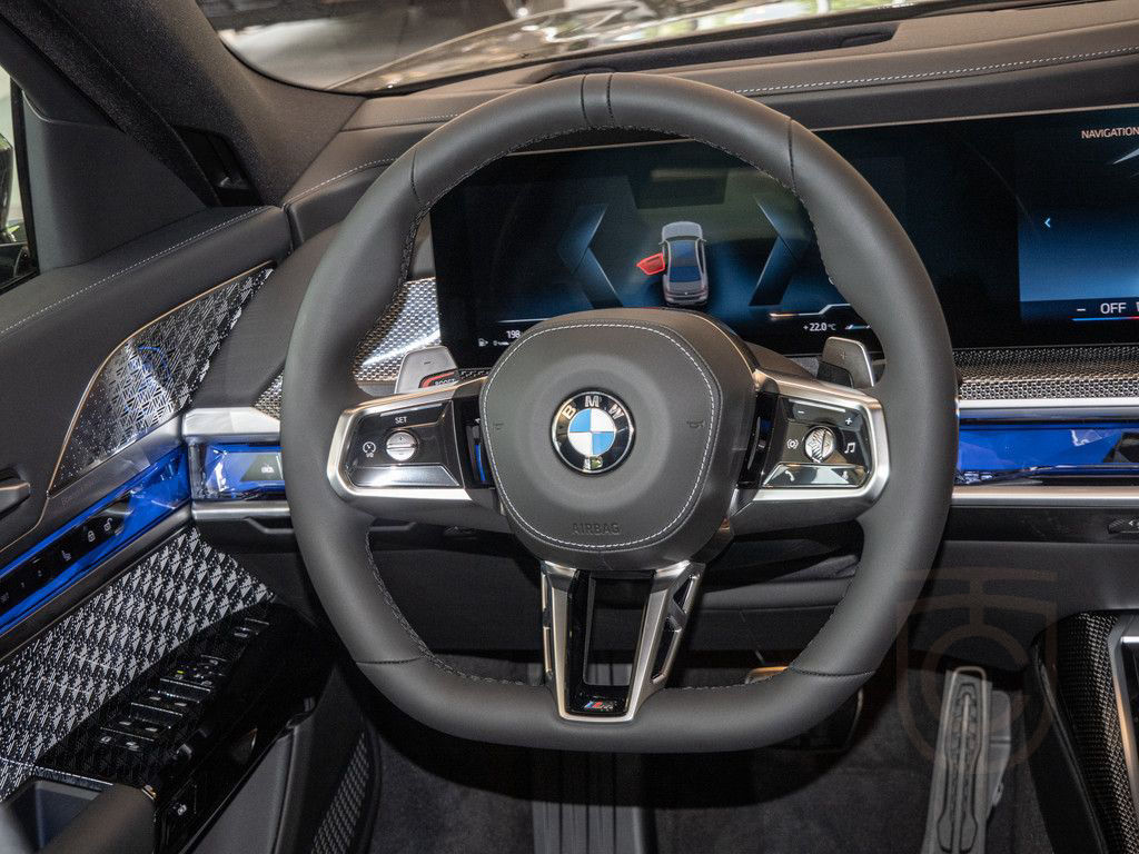 BMW 740d xDrive M-Sport ACC SITZBELÜFTUNG PANO 360°