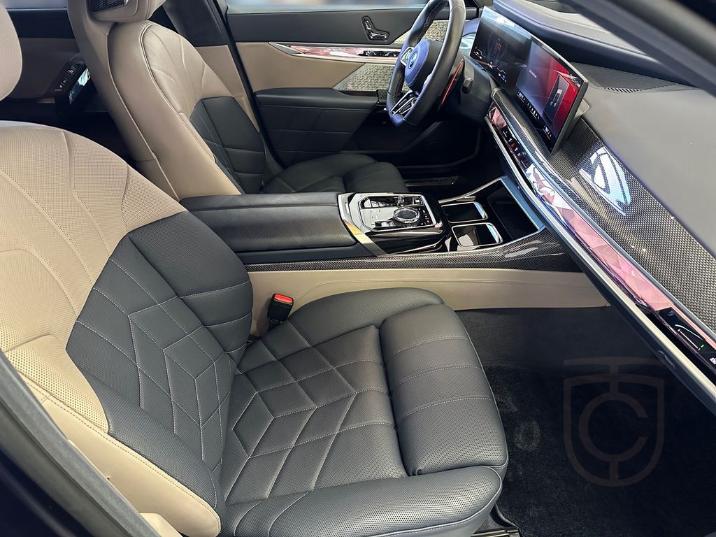 BMW M760e xDrive*Kristall*B&W*Fond-TV*PanoSkyL*360°*